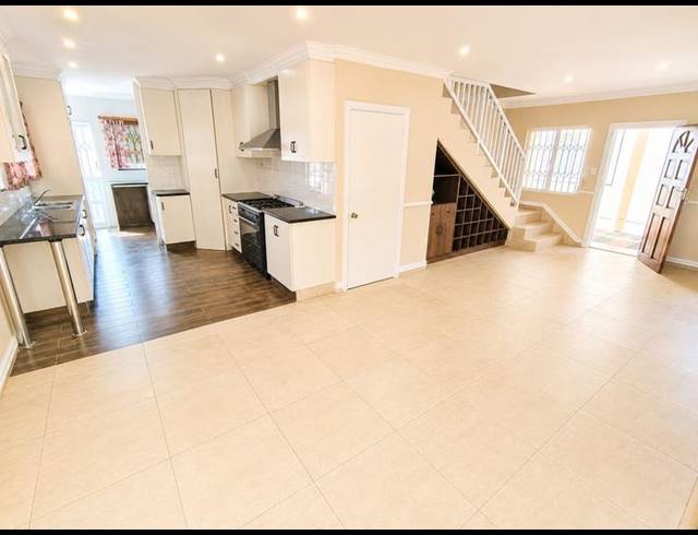 3 BEDROOM TOWNHOUSE FOR SALE IN BROADLANDS